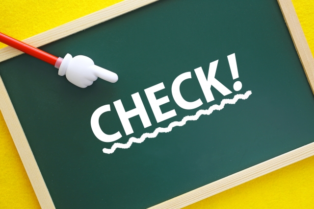 内容確認をイメージした打ち合わせの写真